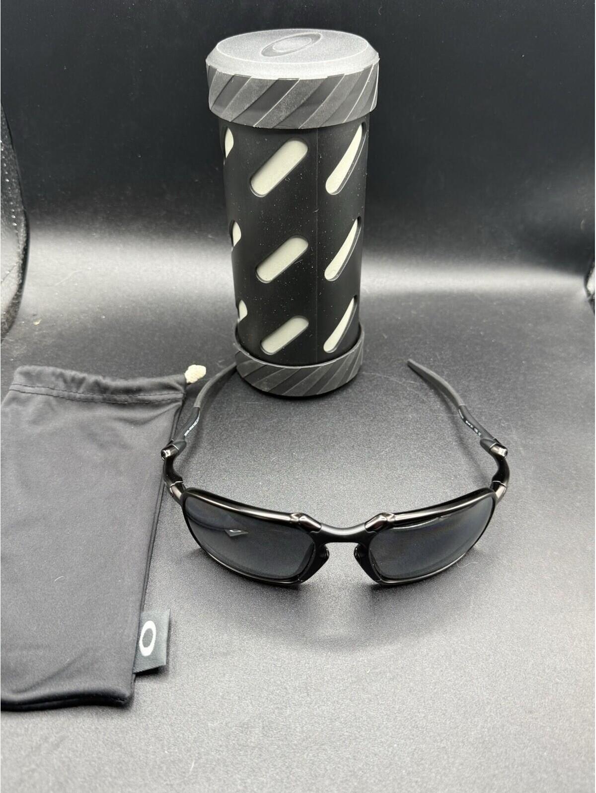 Oakley Badman Dark Carbon/Black Iridium Polarized Lenses Oo6020-01